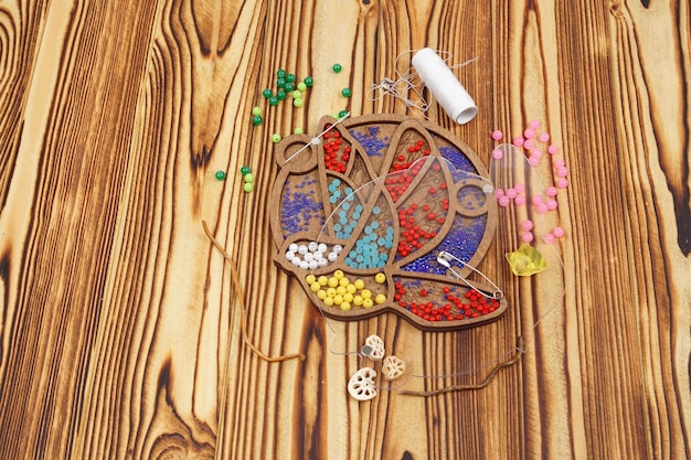 zestaw nici i igieł